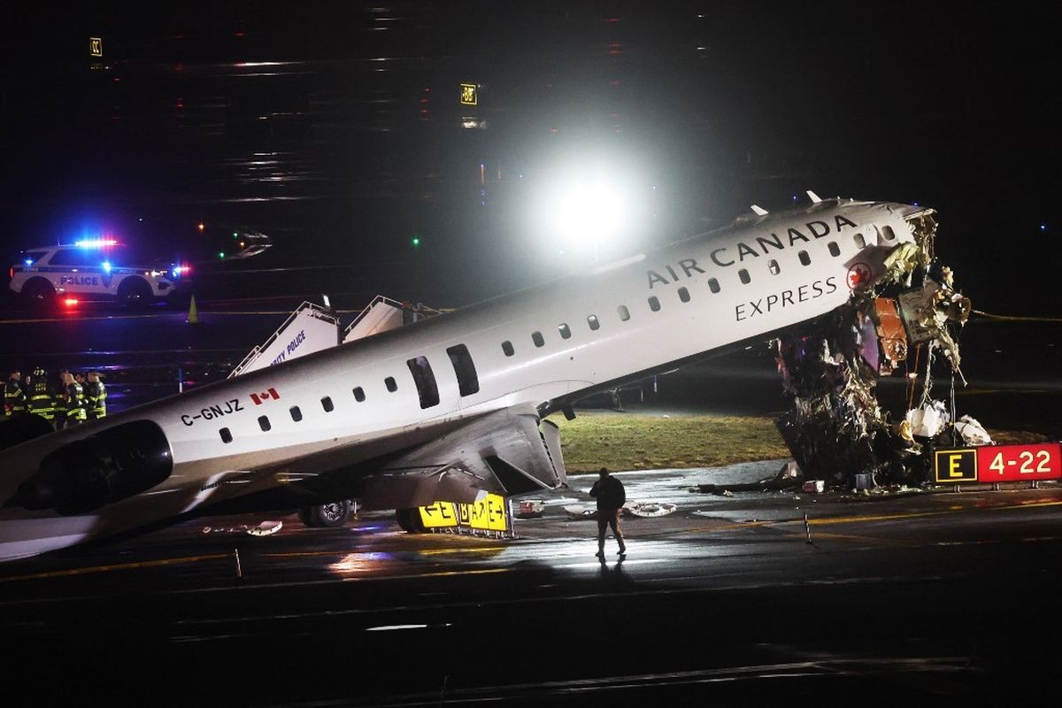 Rekaman ATC Bandara New York Ungkap Detik-detik Pesawat Tabrak Truk Damkar
