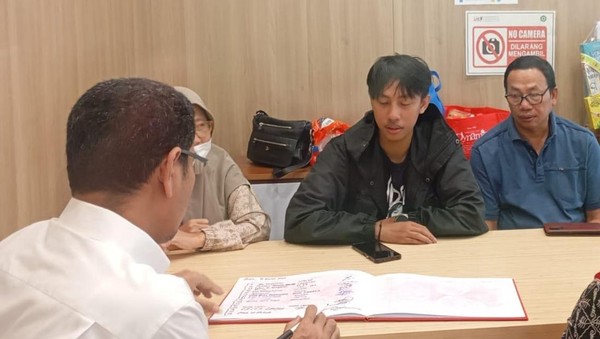 Komisioner Komnas HAM Temui Orang Tua Aktivis KontraS Korban Air Keras